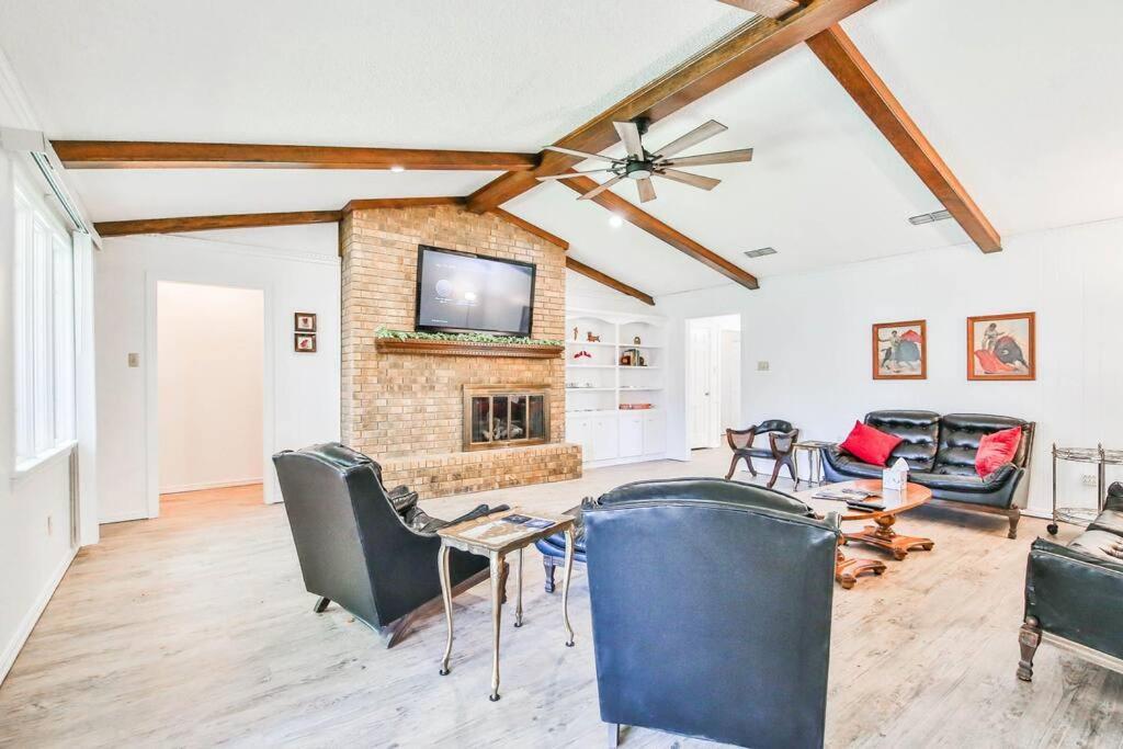 Hot Tub, Privacy, Sleeps 11 & Tons Of Space! Lubbock Dış mekan fotoğraf