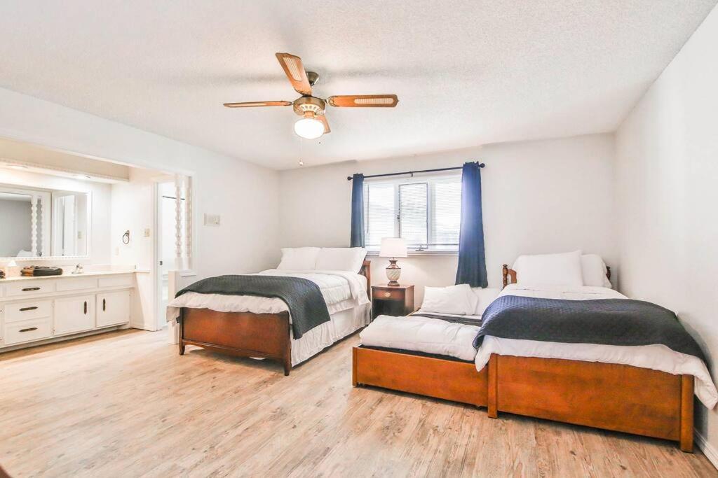 Hot Tub, Privacy, Sleeps 11 & Tons Of Space! Lubbock Dış mekan fotoğraf