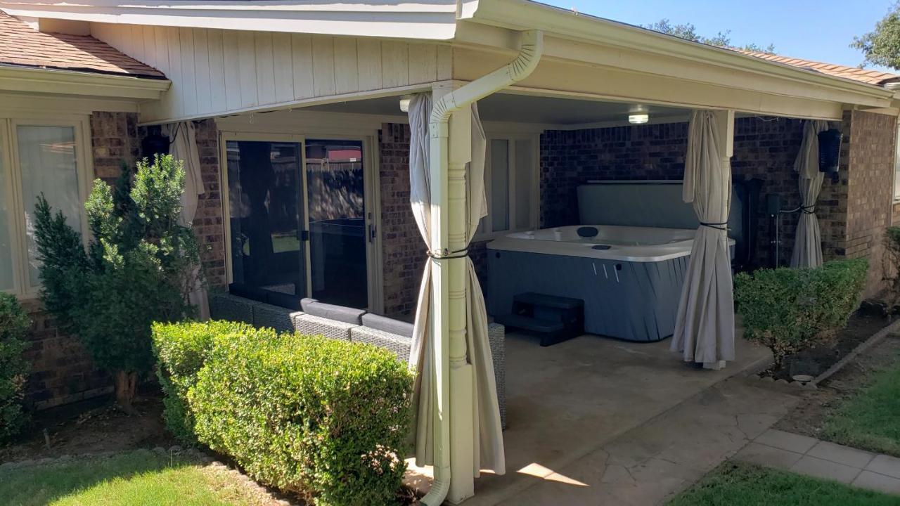 Hot Tub, Privacy, Sleeps 11 & Tons Of Space! Lubbock Dış mekan fotoğraf